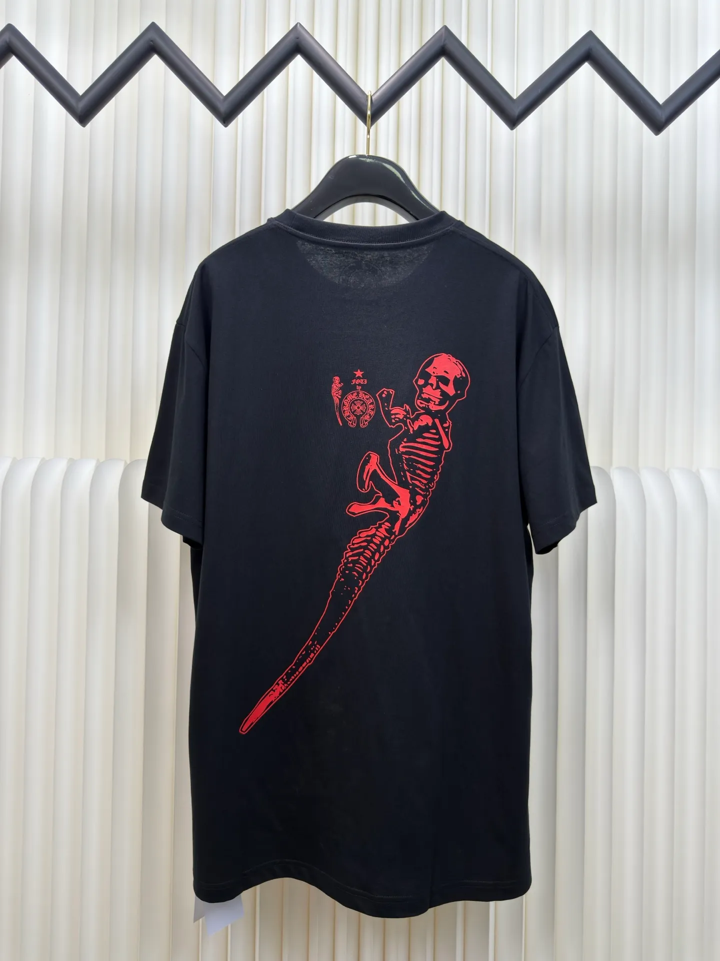 P240 Chrome Hearts Star Wars Limited Short Sleeves Authentic Open Edition - Physical Counter - Top Luxury Quality 🆚 Instant sale of all editions on the market. The fabric is made of 26 weave 200 grams of cotton. The printing is made of hand glue printing. Customized accessories. Size S M L